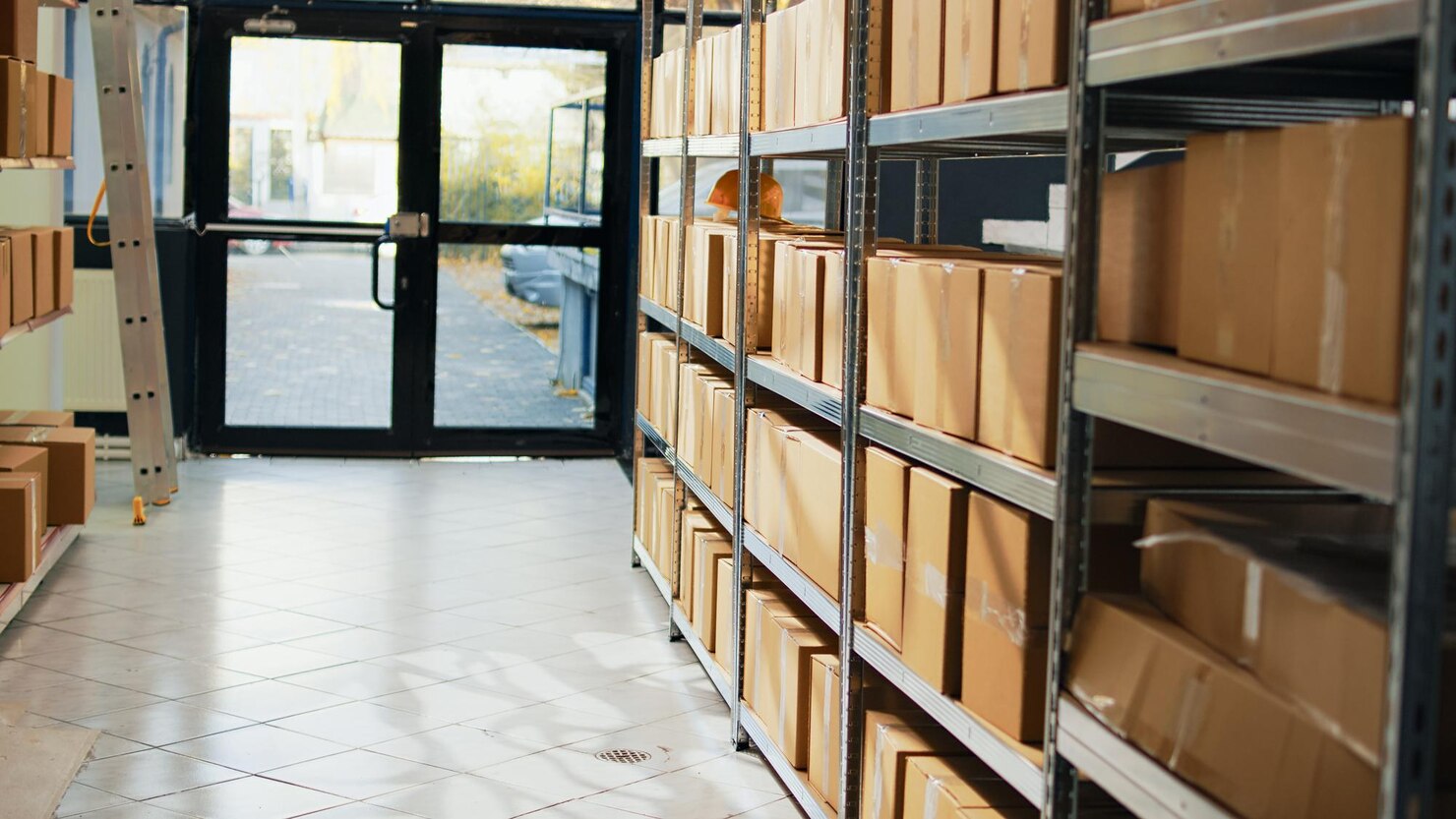 Magazzino deposito mobili sorvegliato H24 – Etna Traslochi Roma